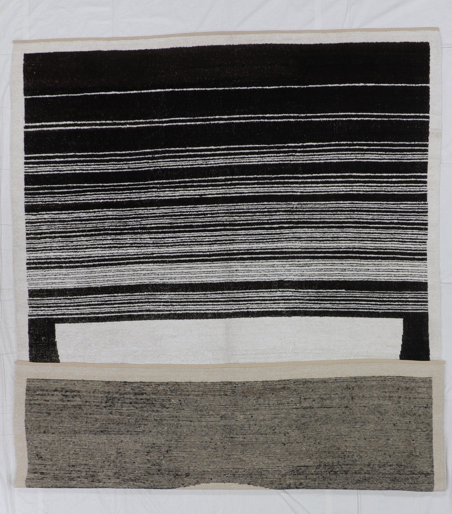 W 9 L 12.1 Modern 100% Wool Hand-Woven All Over Design - 65703