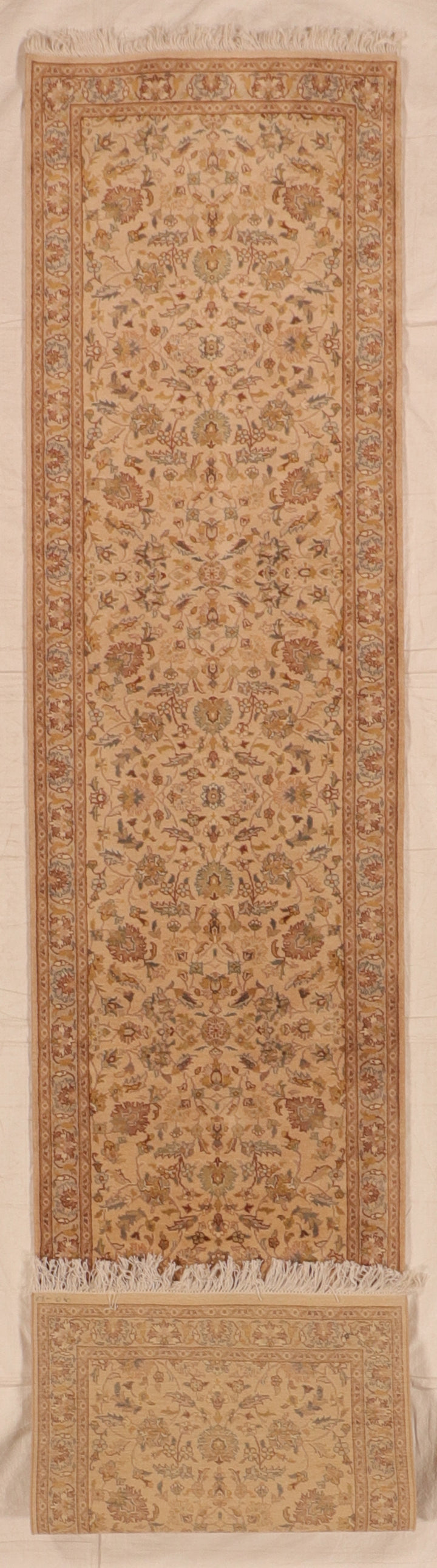 Runner - Qum Fine Floral Rectangle - Hand Knotted Rug