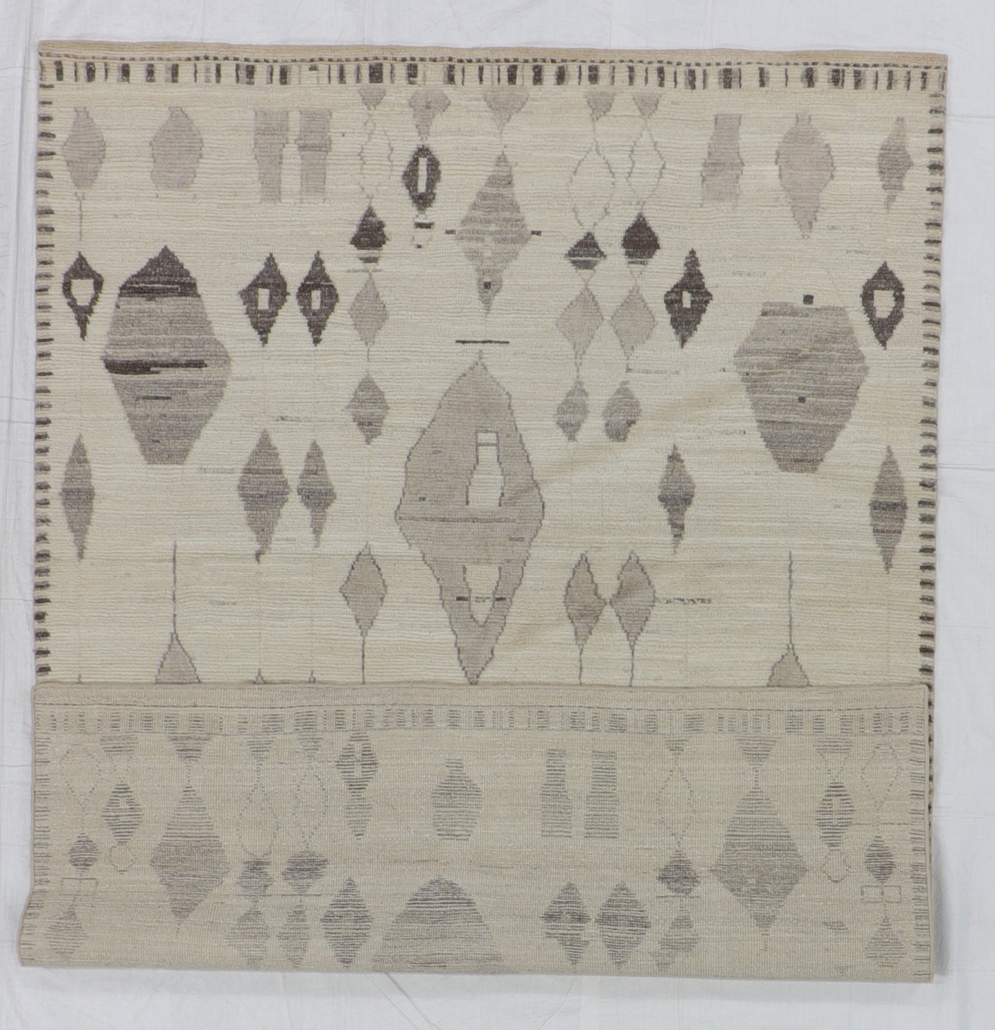 W 6.2 L 8.11 Moroccan 100% Wool Handmade All Over Design - 66163