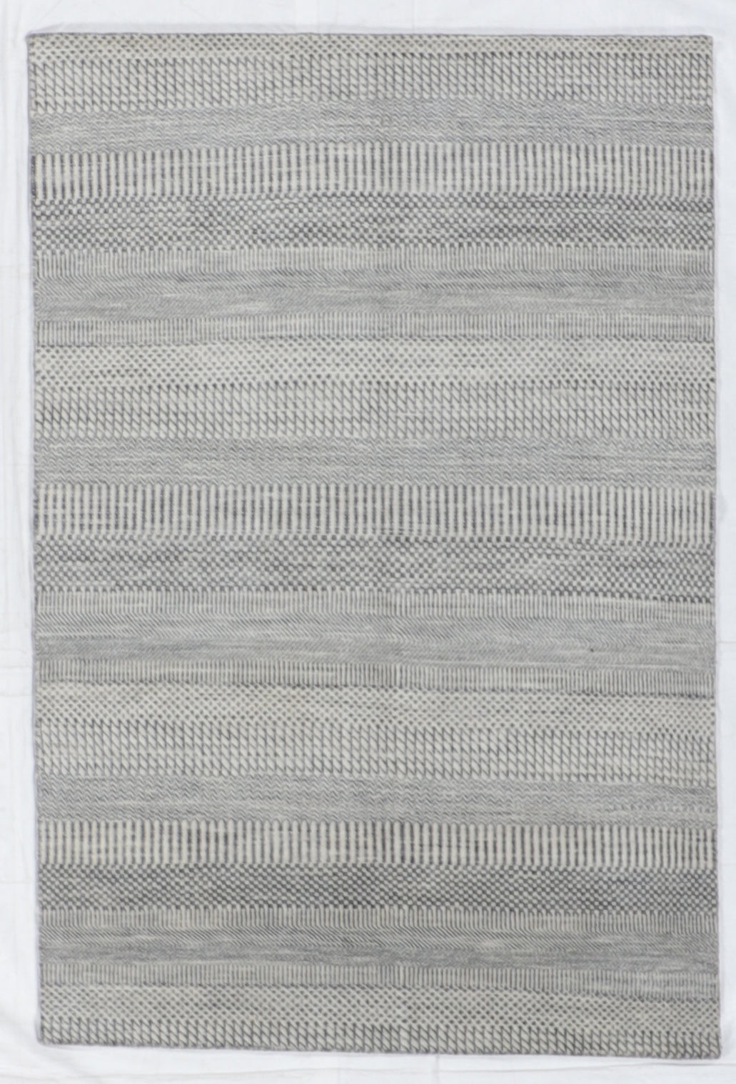 W 4 L 6 Modern 100% Wool Handmade All Over Design - 66359